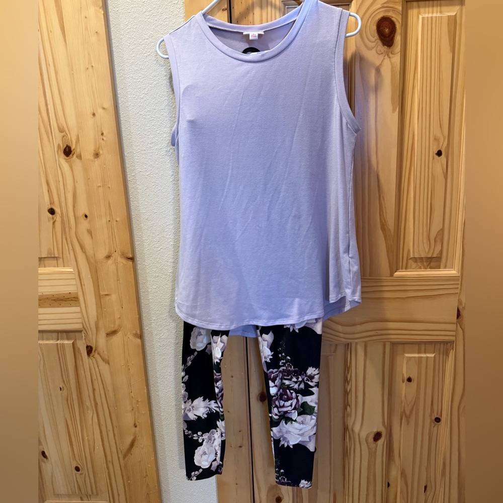 LuLaRoe Light Purple Cocoa w/ Floral Leggings